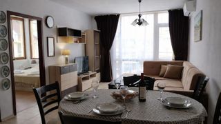 Тристаен Наеми, Бургас (3)