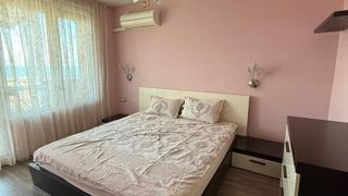 Тристаен Наеми, Бургас (5)