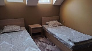 Тристаен Наеми, Бургас (5)
