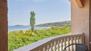 Тристаен Продажби, Бургас (10)