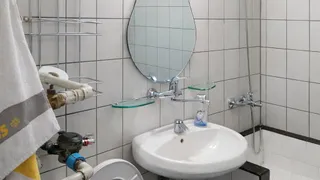 Тристаен Наеми, Сухата река, София (9)
