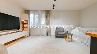 Тристаен Продажби, Младост 2, София