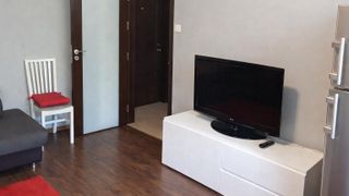 Тристаен Наеми, Изток, София (4)
