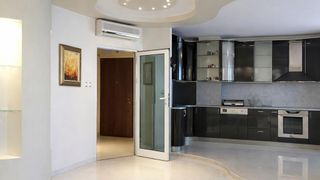 Тристаен Наеми, Младост 2, София (3)