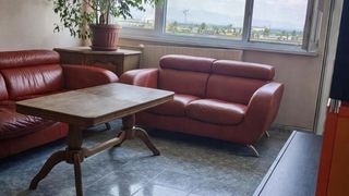 Тристаен Продажби, Толстой, София
