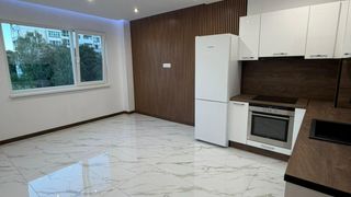 Тристаен Продажби, Дружба 1, София (15)