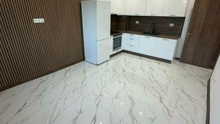 Тристаен Продажби, Дружба 1, София (2)