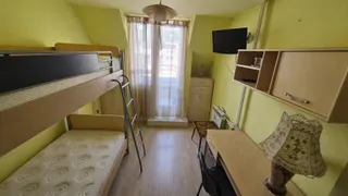 Тристаен Наеми, Младост 1, София (5)