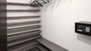 Тристаен Наеми, Люлин 9, София (6)