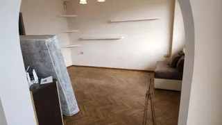 Тристаен Наеми, Красно село, София (2)