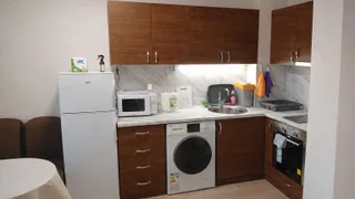 Тристаен Наеми, Студентски град, София (2)