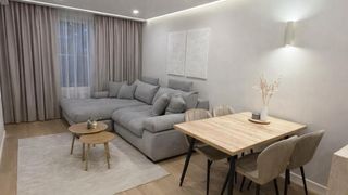 Δύο υπνοδωματίων Ενοικιάσεις, Γραμματοσειρά προβάτων, Σοφία (8)