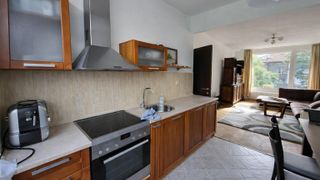 Тристаен Наеми, Изток, София (3)