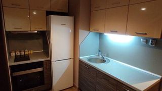 Тристаен Наеми, Младост 1, София (3)