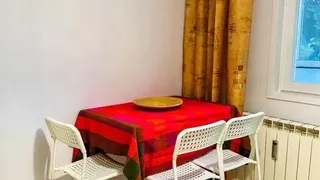 Тристаен Наеми, Мусагеница, София (6)