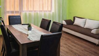 Zwei-Zimmer-Wohnung Verleih, Bunte Nachbarschaft, Warna