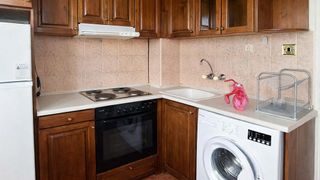 Тристаен Наеми, Базар Левски, Варна (3)