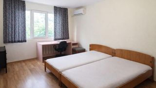Тристаен Наеми, Червен площад, Варна (5)