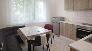 Тристаен Наеми, Червен площад, Варна (2)