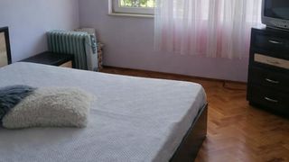 Тристаен обзаведен апартамент в кв. Кючук Париж (13)