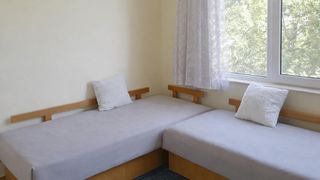 Тристаен обзаведен апартамент в кв. Кючук Париж (6)