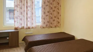 Тристаен Наеми, Погреби, Варна (2)