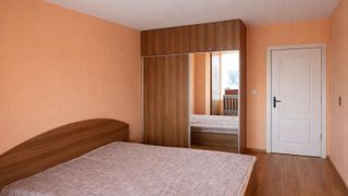 Тристаен Наеми, Възраждане 1, Варна (6)