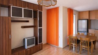 Тристаен Наеми, Възраждане 1, Варна (5)