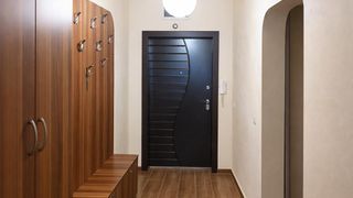 Тристаен Наеми, Колхозен пазар, Варна (5)