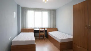 Тристаен Наеми, Червен площад, Варна (5)