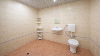 Тристаен Наеми, ЖП Гара, Варна (10)