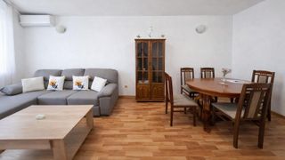 Тристаен Наеми, ЖП Гара, Варна (2)