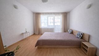 Тристаен Наеми, ЖП Гара, Варна (5)