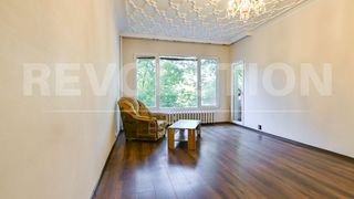 Тристаен Продажби, Света Троица, София