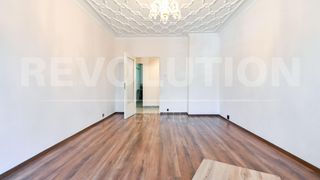 Тристаен Продажби, Света Троица, София (3)