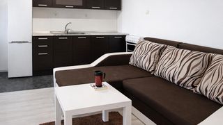 Двустаен апартамент в жк. Тракия (2)