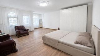 Тристаен апартамент в района на Стария град (8)