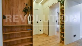 Тристаен Продажби, Младост 3, София (10)