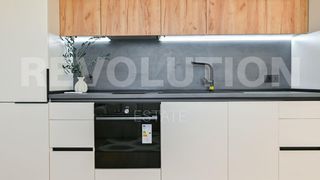 Тристаен Продажби, Младост 3, София (3)