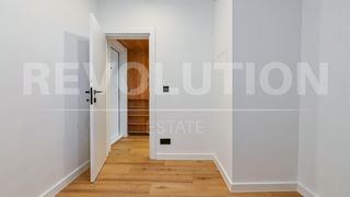 Тристаен Продажби, Младост 3, София (8)
