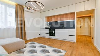 Тристаен Продажби, Младост 3, София (2)