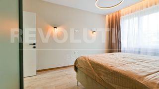 Тристаен Продажби, Дружба 1, София (9)