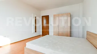 Тристаен Продажби, Младост 4, София (9)