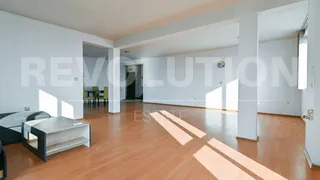 Тристаен Продажби, Младост 4, София (4)