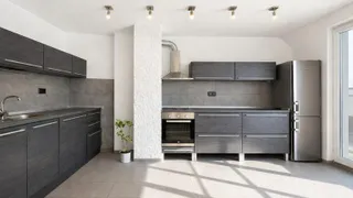 Тристаен Наеми, Чайка, Варна (4)