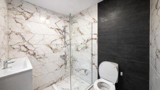 Двустаен апартамент в кв. Кючук Париж/ С паркомясто и вх. такси! (3)