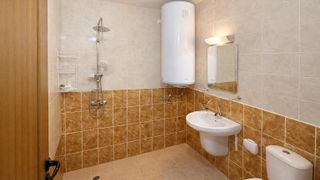Тристаен апартамент  в гр.Варна, Колхозен пазар!  (5)