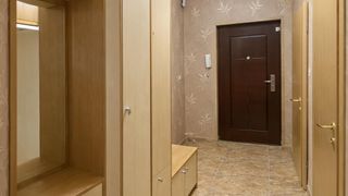 Тристаен Наеми, Младост 1, Варна (7)