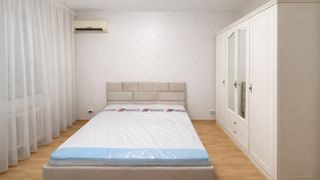Тристаен Наеми, Младост 1, Варна (5)