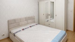 Тристаен Наеми, Младост 1, Варна (4)